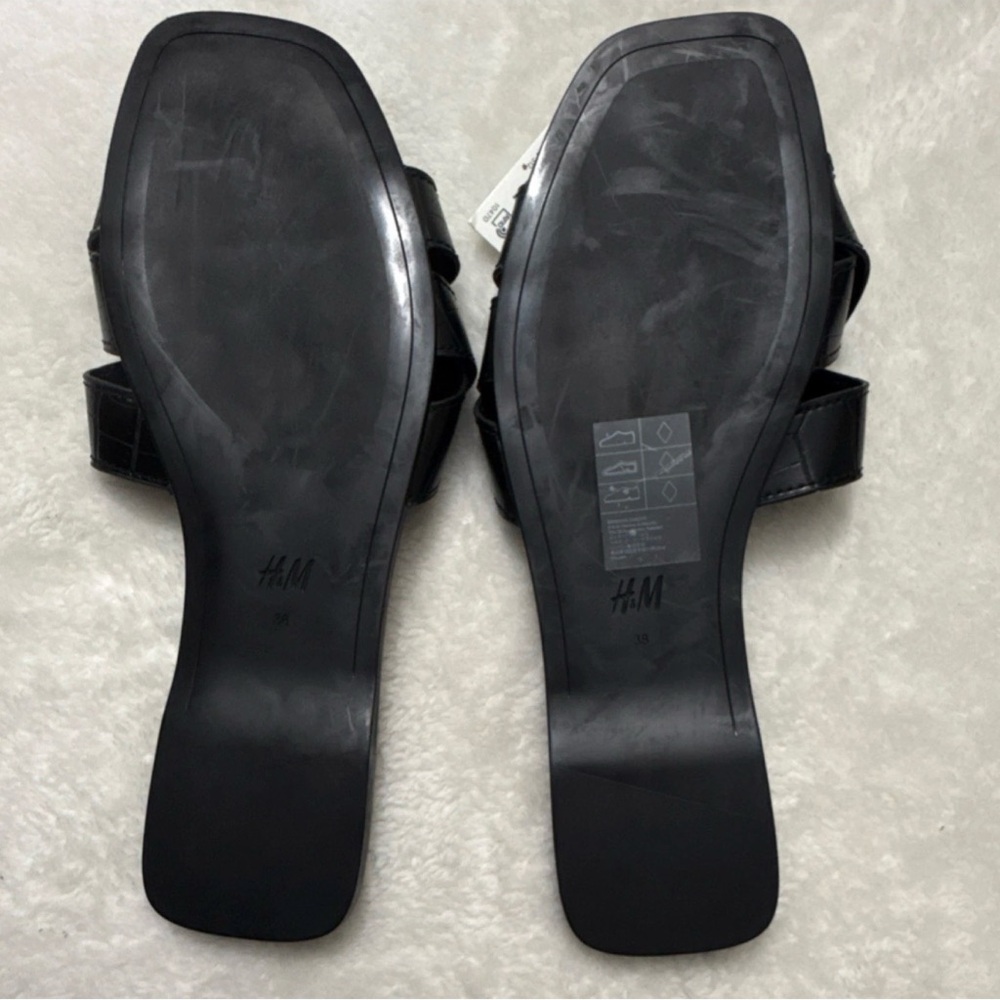 H&M Black Croc-Embossed Woven Slide Sandals - Picture 4 of 4